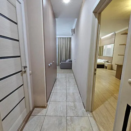 Spacious By The Sea Apartament